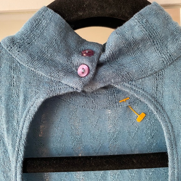 FREE PEOPLE Vintage Top Long Sleeve Keyhole Back front Lace Detail Size S - Picture 8 of 12